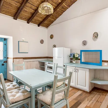 Altido Splendid Family House With Pool And Patio